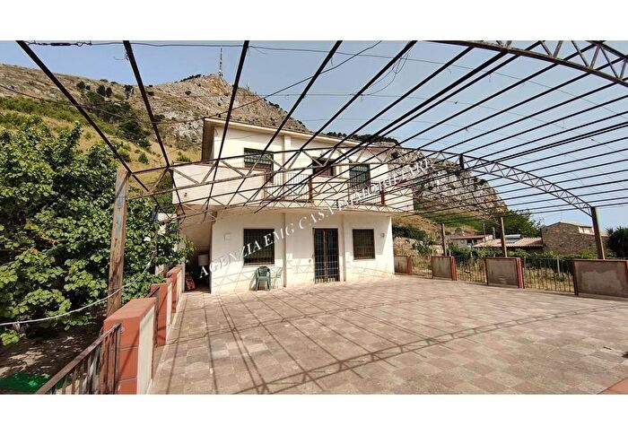 Casa con 10 locali in vendita in Contrada Giardinazzo, Alcamo