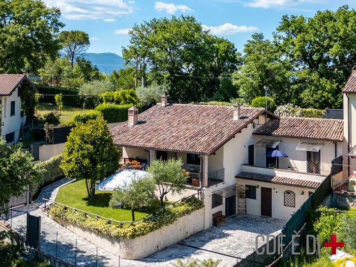 Casa quadrilocale in vendita in Via Colle Sant'Antimo, Rieti