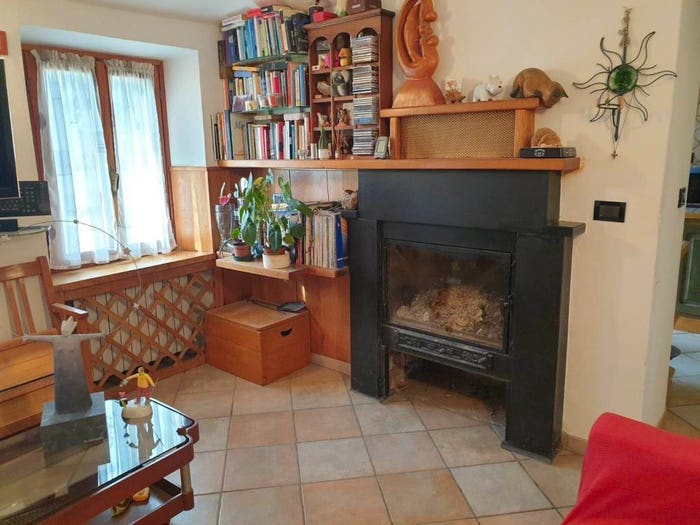 Casa con 6 locali in vendita in via XXV aprile, Bioglio