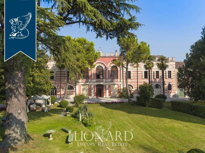 Casa con 6 locali in vendita in Monzambano