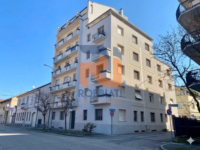 Appartamento trilocale in vendita in Via Eredi Farina, Stazione Ticinello, Pavia