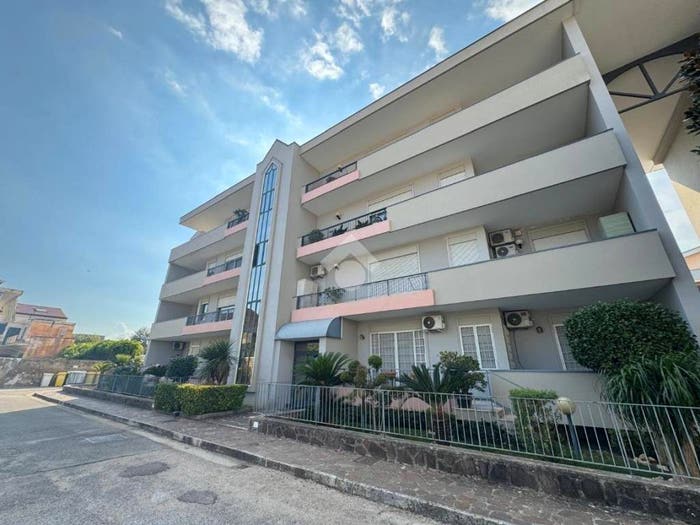 Appartamento quadrilocale in vendita in Via isonzo, Via Mondo, Caserta