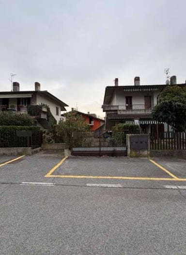 Casa con 6 locali in vendita in Via Cornella, Montello