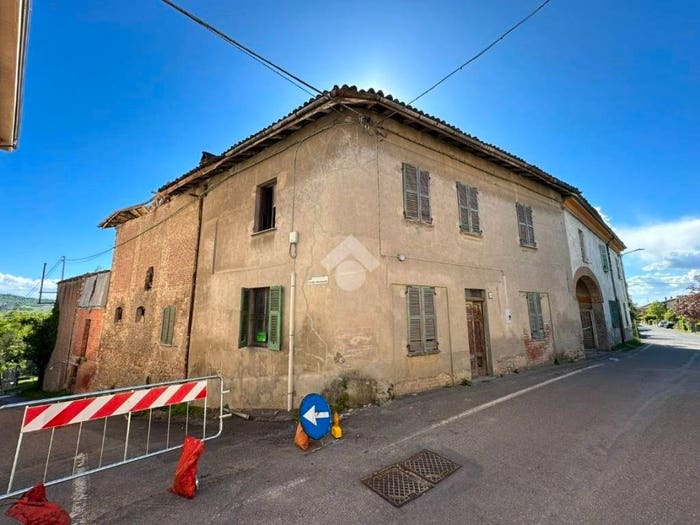 Casa con 6 locali in vendita in Via Roma, Centro, Cerreto Grue