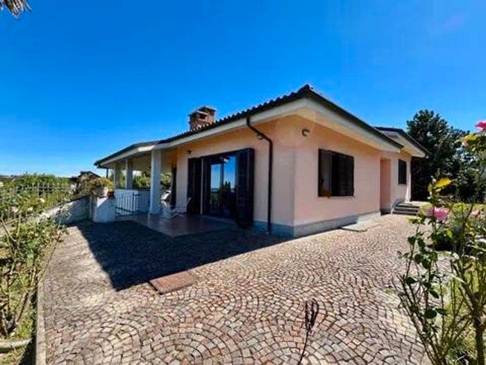 Casa con 6 locali in vendita in Vico Chiuso No Number, Isola d'Asti