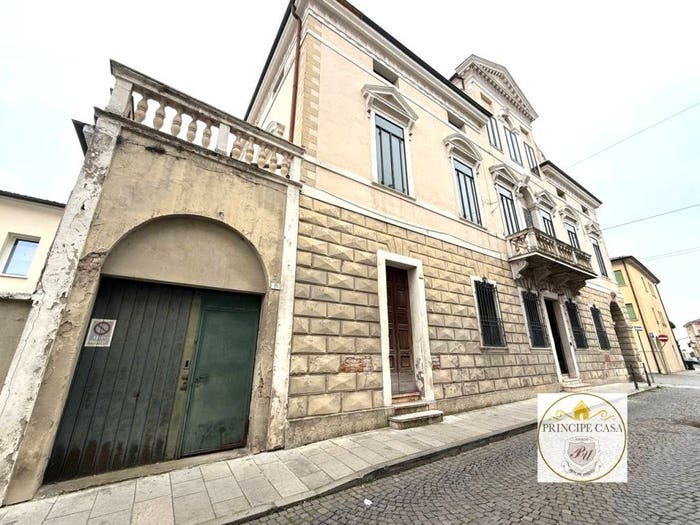 Casa con 6 locali in vendita in via nazario sauro, Centro, Montagnana
