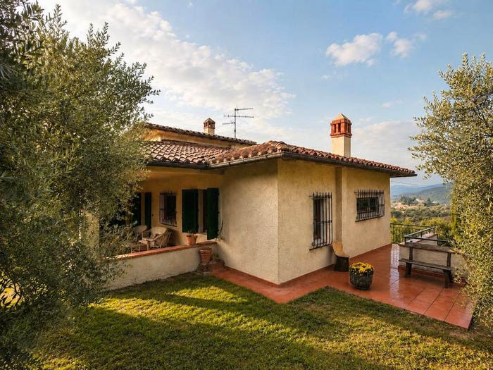 Casa con 6 locali in vendita in Via Castello, Carmignano
