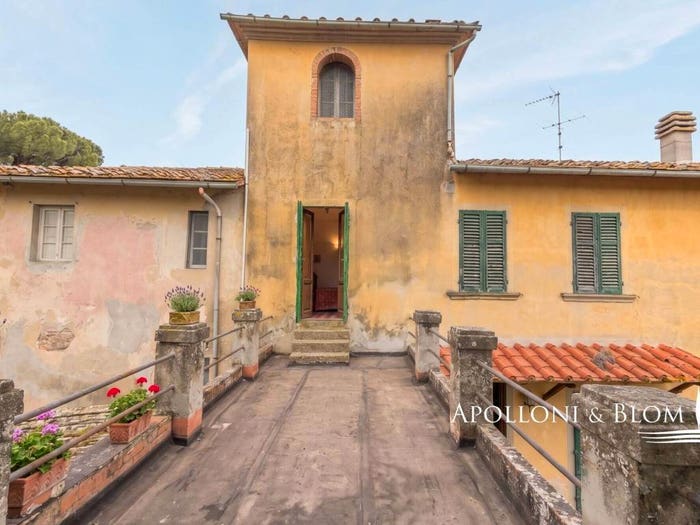 Casa con 6 locali in vendita in Petrolo, Bucine