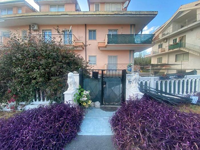 Appartamento quadrilocale in vendita in Via dei Normanni, Falerna Scalo, Falerna