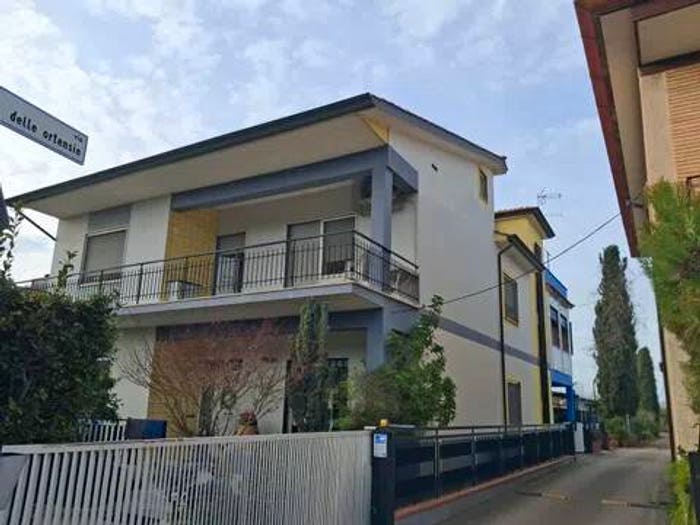 Casa con 6 locali in vendita in Via Delle Ortensie, Centro, Cisterna di Latina