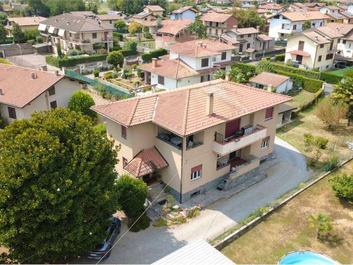 Casa con 6 locali in vendita in Vicolo Alpi B, Pombia