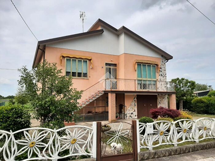 Casa trilocale in vendita in Via Sant'Anna Masi San Giacomo, Masi Torello