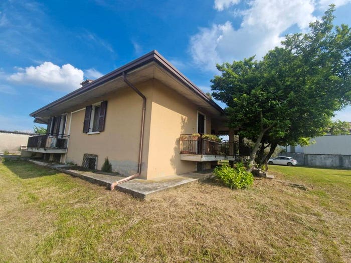 Casa con 6 locali in vendita in Via Ca'Brusà, Castelnuovo del Garda