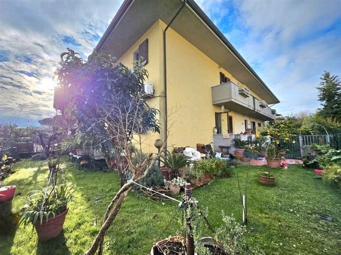Casa con 6 locali in vendita in Marina di Massa Centro, Massa