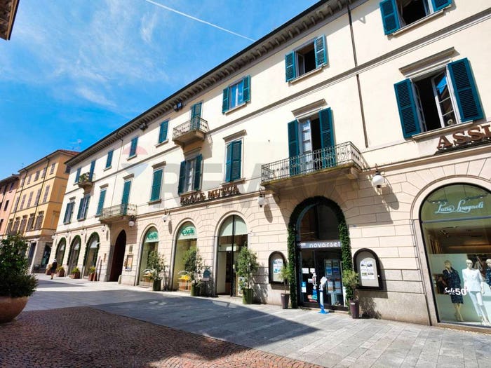 Appartamento con 6 locali in vendita in Corso Cavour, Centro Storico, Novara