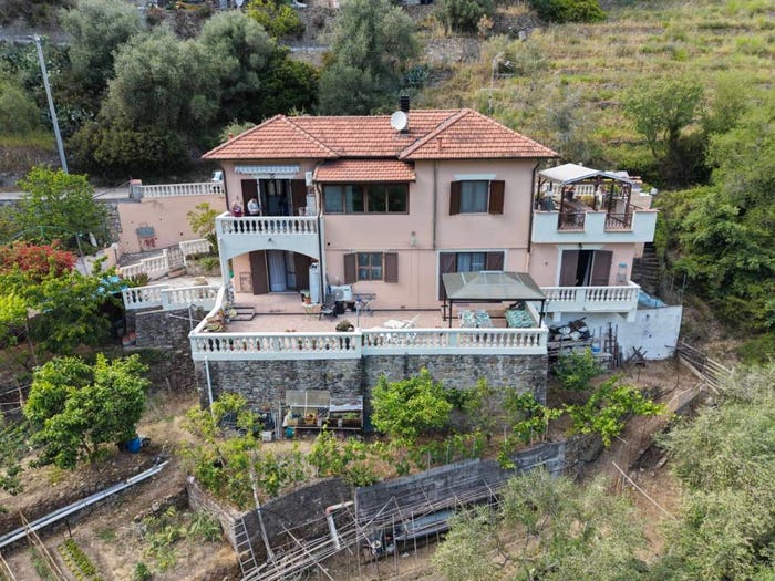 Casa con 6 locali in vendita in Strada Ciaixe, Camporosso
