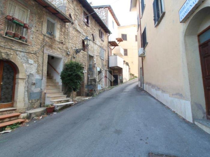 Appartamento bilocale in vendita in Via del Mattatoio, Centro, Casaprota