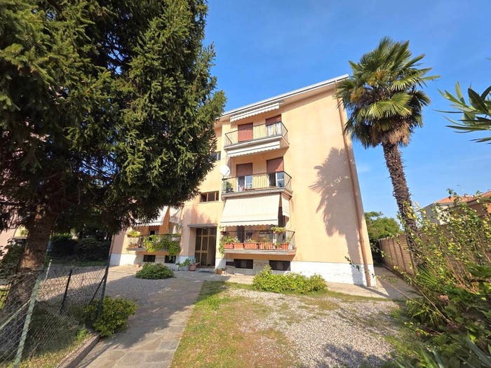 Appartamento trilocale in vendita in Via Falzarego, Canegrate