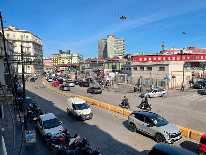 Appartamento quadrilocale in vendita in Corso Arnaldo Lucci, Garibaldi Ferrovia, Napoli