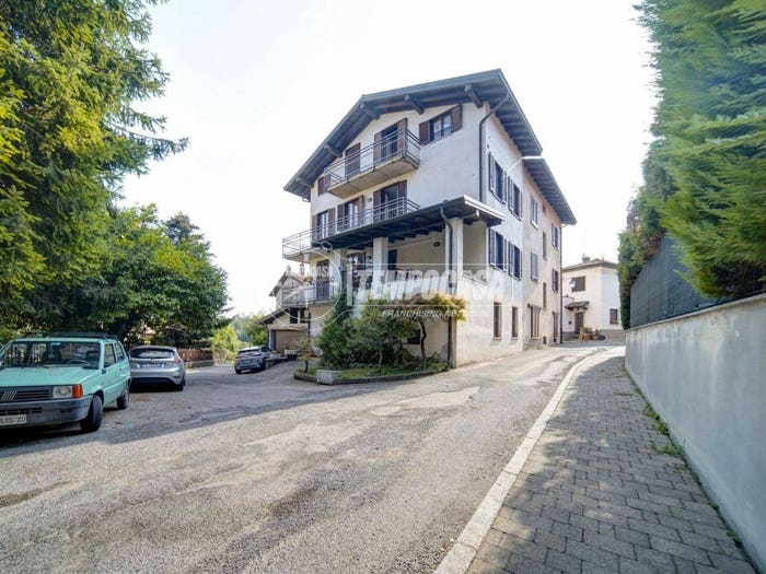 Casa con 5 locali in vendita in Vicolo Magnani A, Centro, Gazzada Schianno