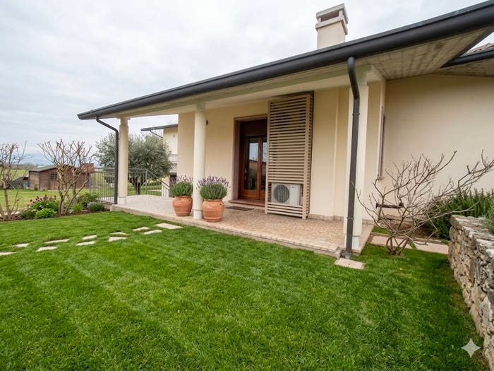 Casa con 6 locali in vendita in Via Umberto I, Centro, Bovolone