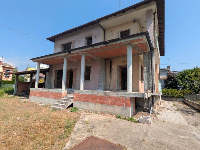 Casa con 6 locali in vendita in Via Camillo Benso di Cavour, Centro, Borgo San Dalmazzo