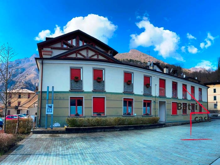 Appartamento quadrilocale in vendita in Piazza Novembre, Centro, Lenna