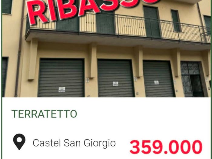 Casa con 6 locali in vendita in Via degli Iuliani, Centro, Castel San Giorgio