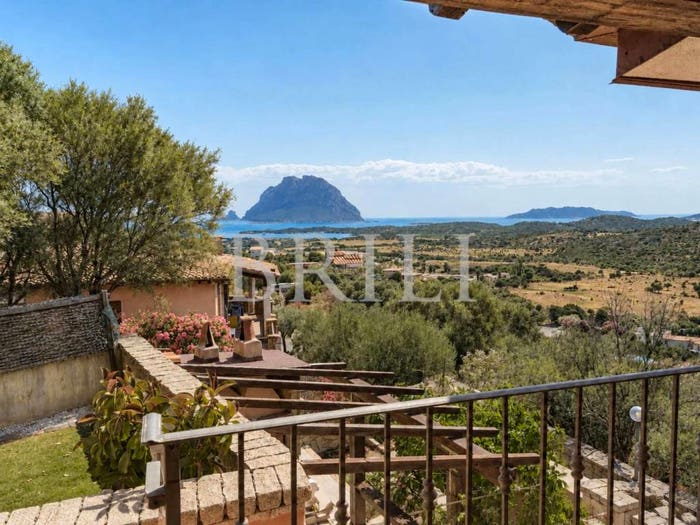 Casa con 6 locali in vendita in Via Mandrolisai, Porto San Paolo, Loiri Porto San Paolo