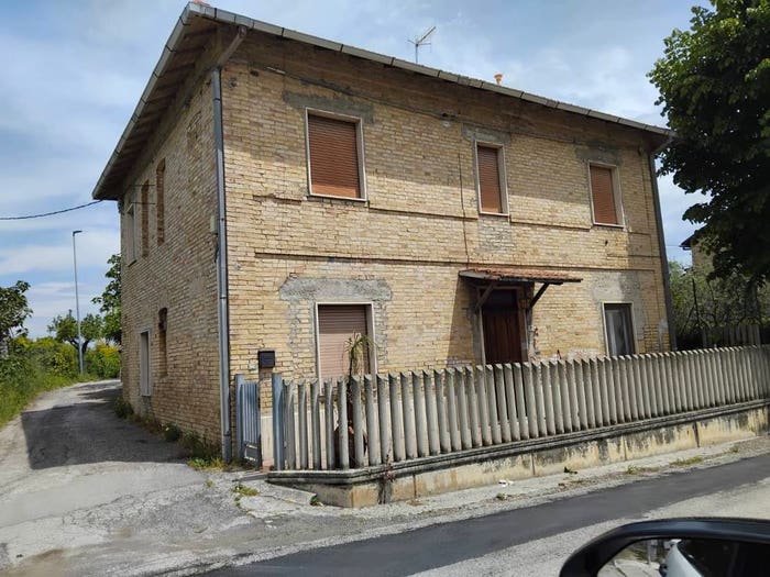 Casa con 6 locali in vendita in Via Roma, Piattoni Villa Sant'Antonio, Castel di Lama