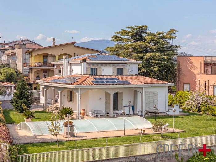 Casa con 6 locali in vendita in Via Peraccio, Centro, Fabrica di Roma