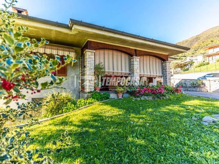 Casa con 6 locali in vendita in Via Corno, Centro, Adrara San Martino