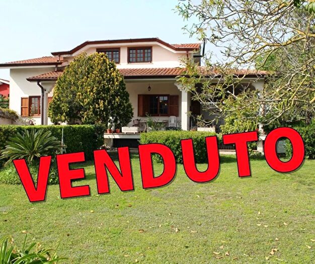 Casa con 6 locali in vendita in Via della Cogna dr, Aprilia