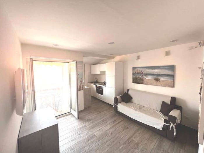 Appartamento trilocale in vendita in Via Giuseppe Garibaldi, Centro, Loano