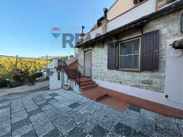 Casa con 6 locali in vendita in Villa Pozzo, Pozzo, Cingoli