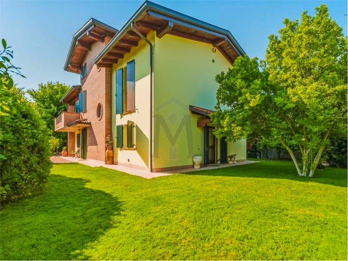 Casa con 6 locali in vendita in Via IV Novembre A, Centro, Montecchio Emilia