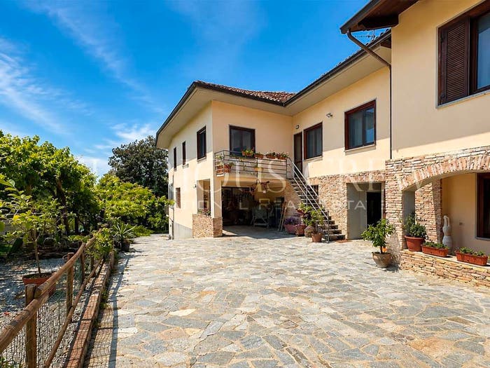 Casa con 6 locali in vendita in Via Braia, Brozolo
