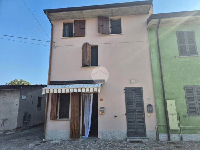 Casa trilocale in vendita in Via Sartorona, Sartorona, Pieve Porto Morone