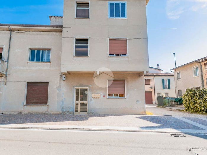 Appartamento quadrilocale in vendita in Via Stazione, Villafranca di Verona