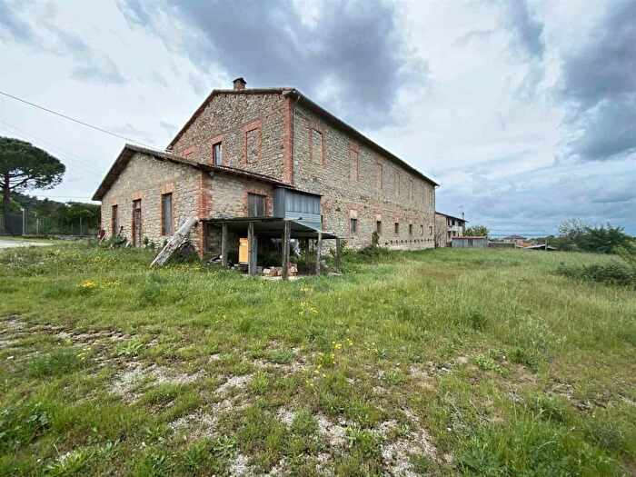 Casa con 6 locali in vendita in Sant'arcangelo, Magione