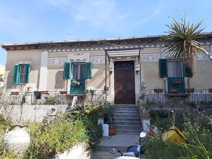 Casa con 6 locali in vendita in Via Nazionale SNC, Centro, Villa San Giovanni