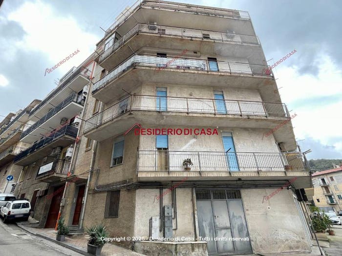 Appartamento quadrilocale in vendita in Via Francesco Crispi, Centro, Altofonte