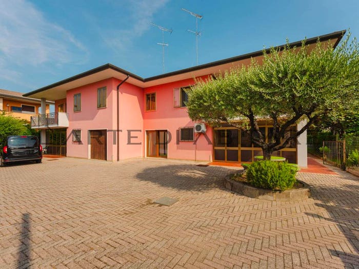 Casa con 5 locali in vendita in Via Enrico Caviglia, Centro, Conegliano