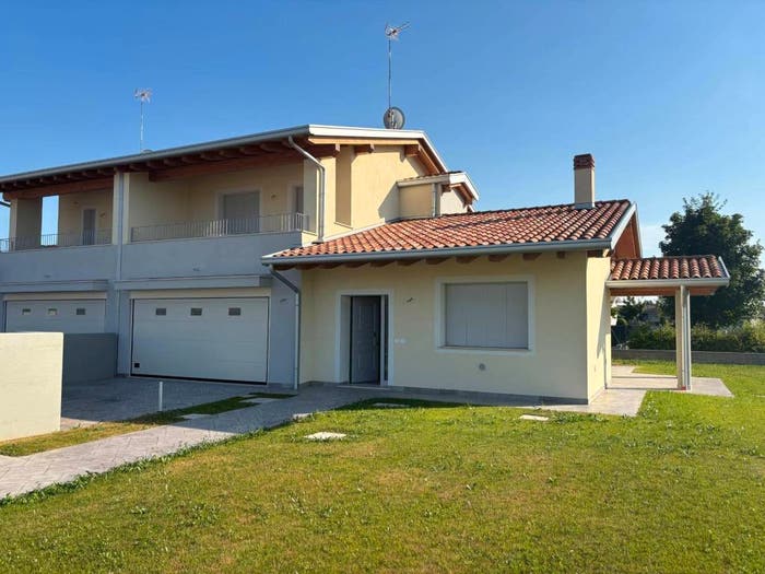 Casa con 6 locali in vendita in Azzano Decimo