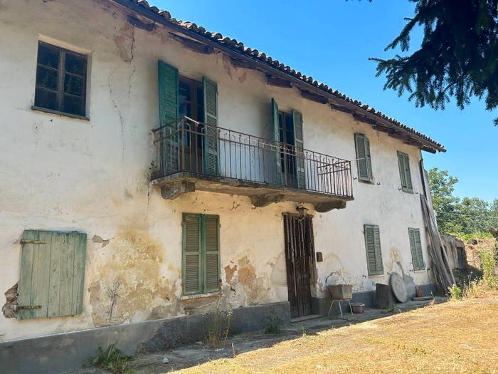 Casa con 5 locali in vendita in Via Rio Freddo, Neive