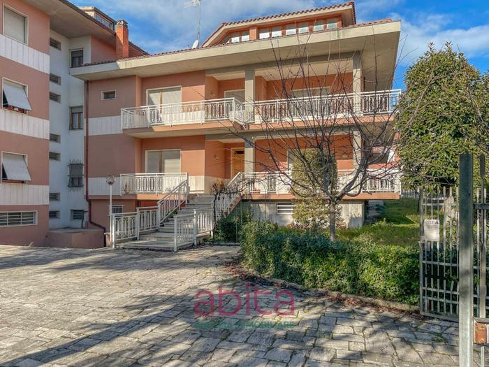 Casa con 6 locali in vendita in via pisacane, Piattoni Villa Sant'Antonio, Castel di Lama