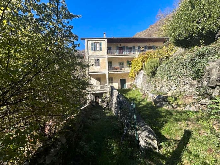 Casa con 6 locali in vendita in Via Cavallero, Coggiola