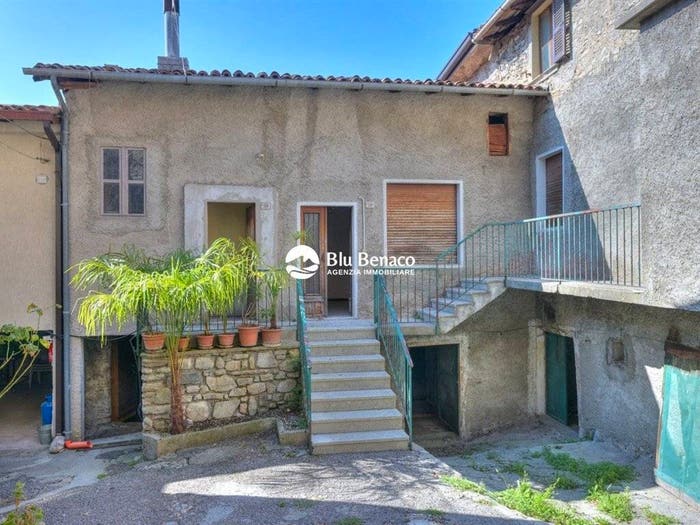 Casa quadrilocale in vendita in Via Porto, Oldesio, Tignale