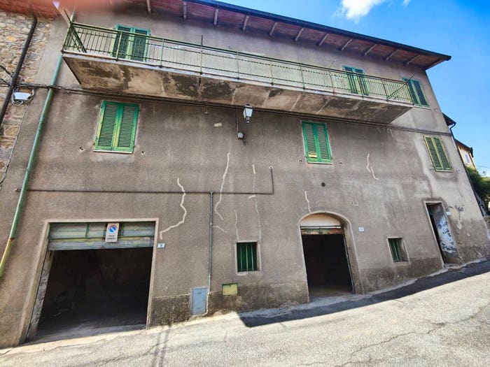 Casa con 5 locali in vendita in Via del Molino, Bucine