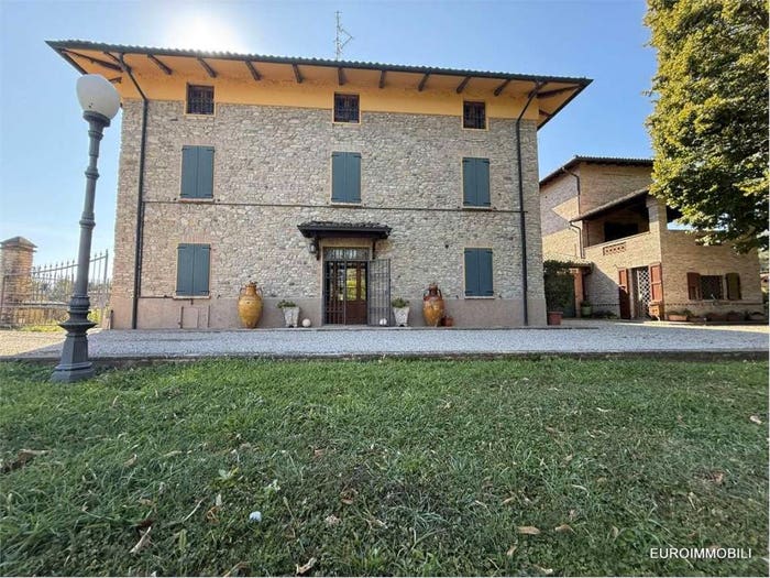 Casa con 6 locali in vendita in Via Argini Sud, Montechiarugolo